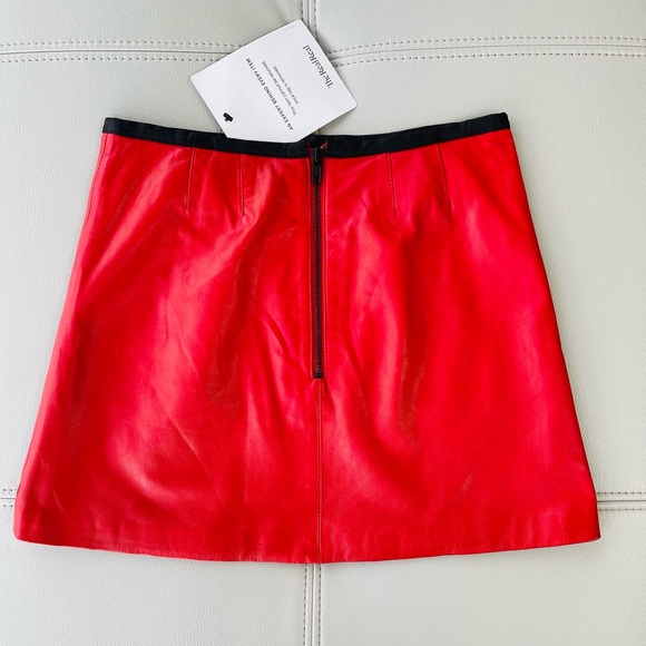 NWT! Veda
Lambskin Leather Mini Skirt
In VIBRANT RED
Size: Small
Brand New❣️ - Picture 6 of 17
